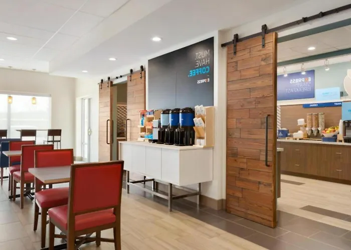 Holiday Inn Express & Suites - Cincinnati Ne - Red Bank Road By Ihg